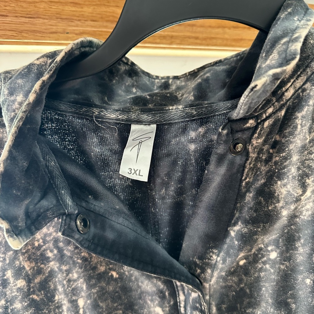 Black and Tan Button-Up Shirt 3XL